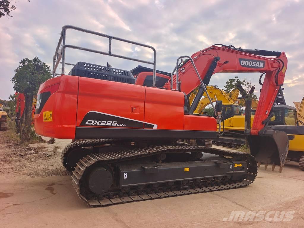 Doosan DX 225 LC Crawler excavators