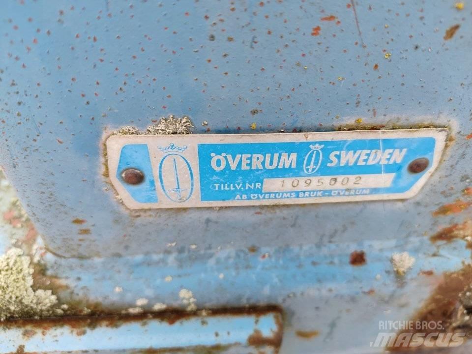 Överum 3-siipinen Ploughs