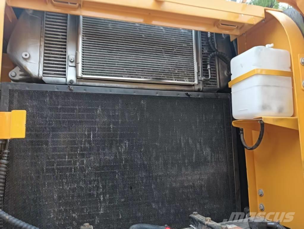 Hyundai 220LC-9T Crawler excavators