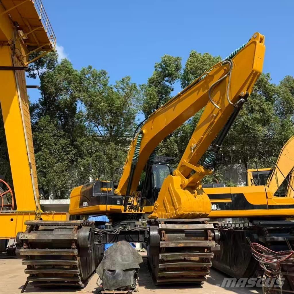 CAT 320 D Amphibious Excavators