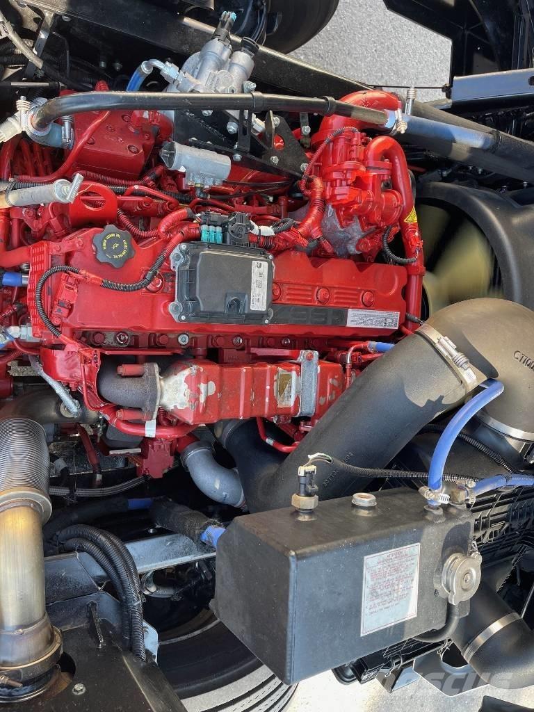 Ottawa T2 Terminal tractors