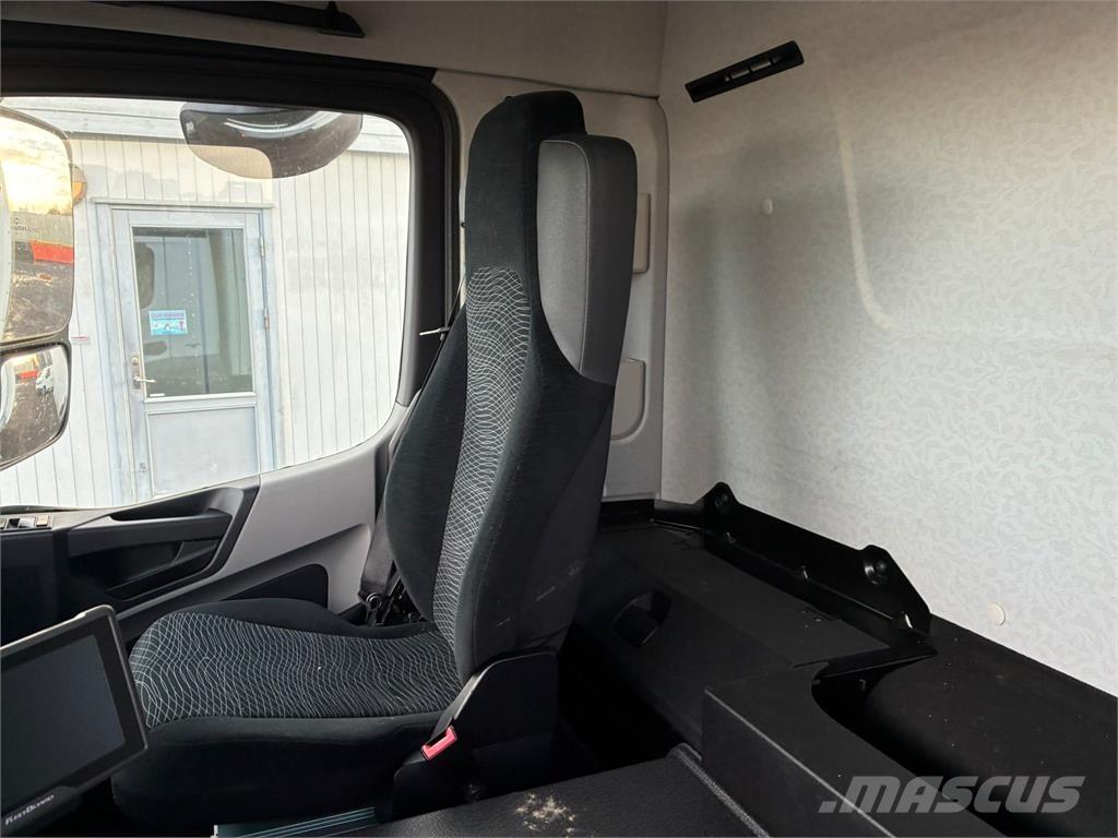 Mercedes-Benz 2533 Box trucks