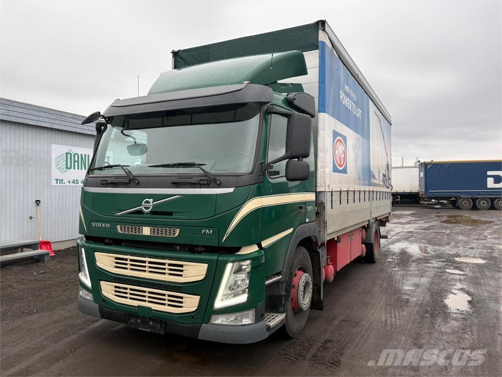 Volvo FM370 Fragtlad Curtain sider trucks