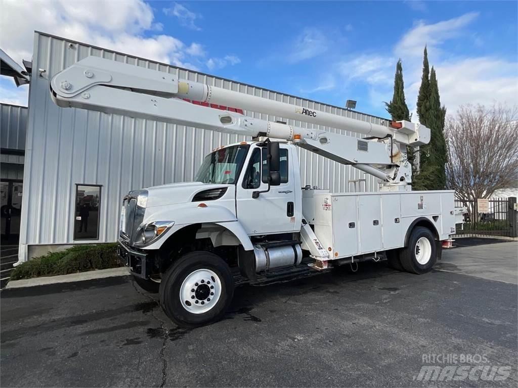 Altec AA755 Truck mounted platforms