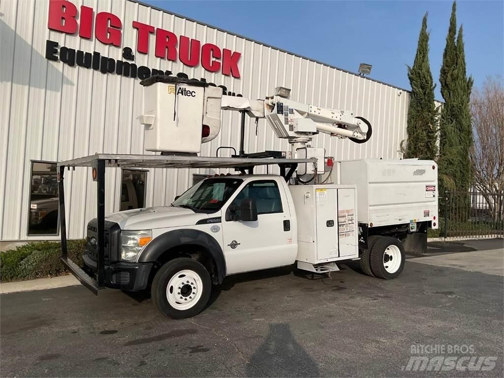 Altec AT37G Truck mounted platforms