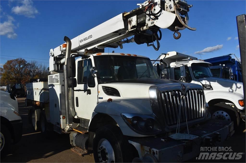 Altec DM47TR Truck mounted drill rig