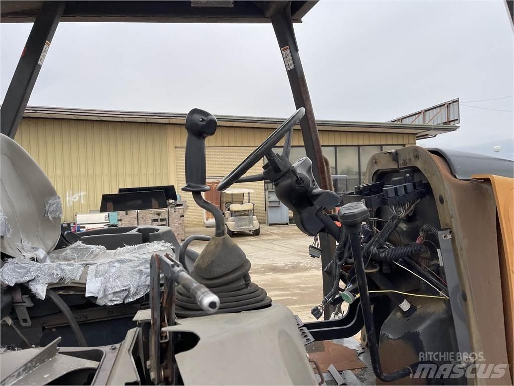 CASE 590M Backhoe