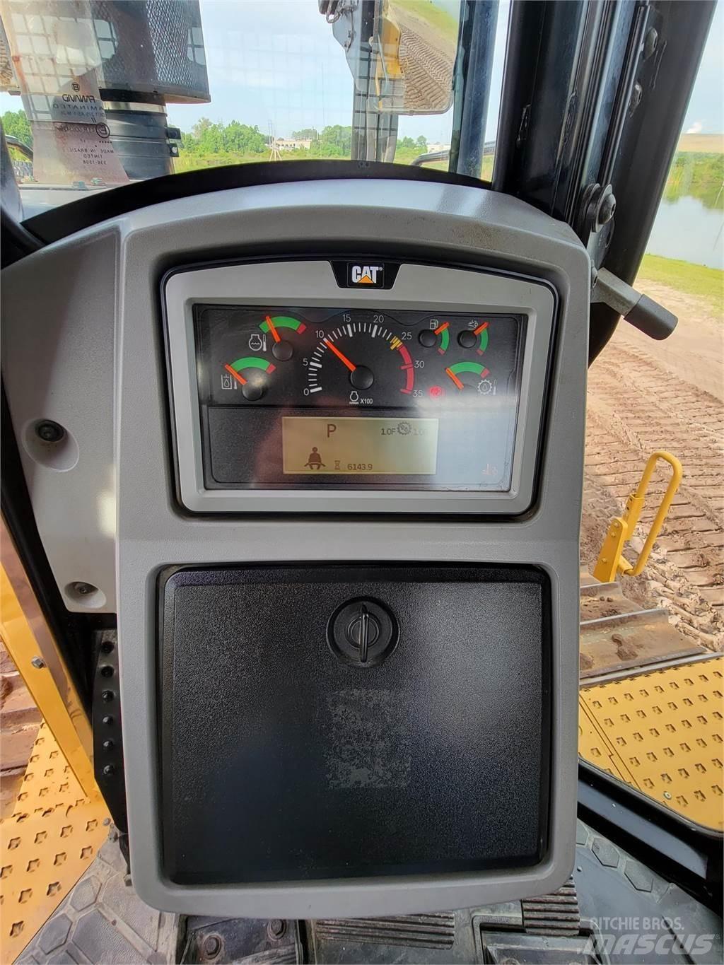 CAT D8T Crawler dozers