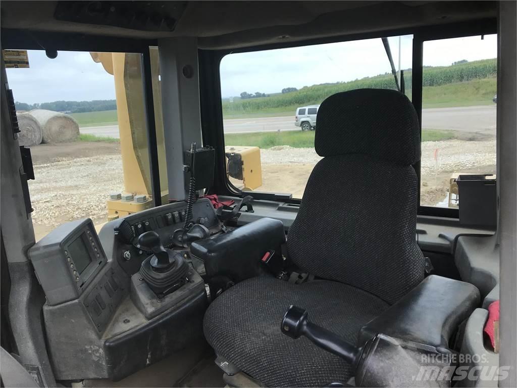 CAT D8T Crawler dozers