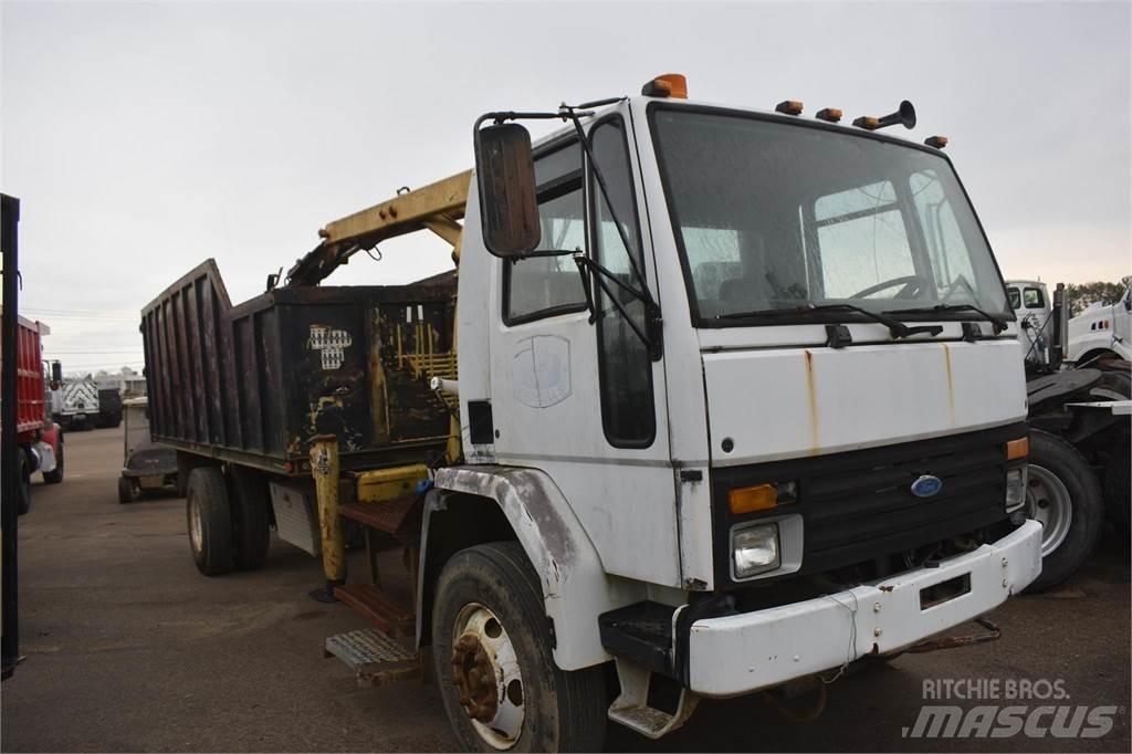 Ford CF8000 Truck mounted cranes