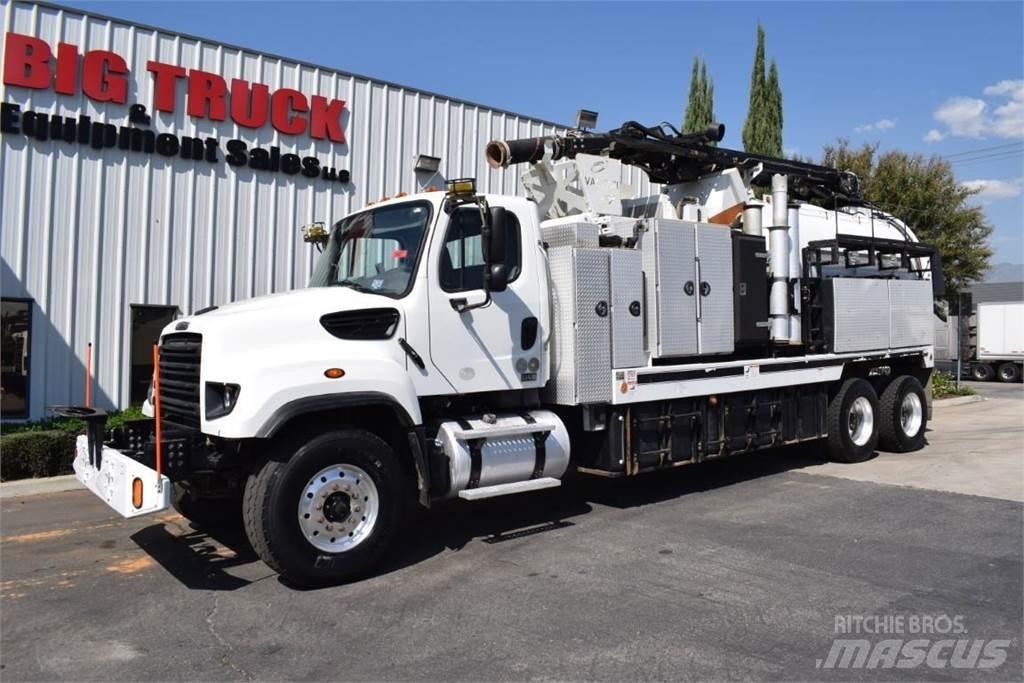 Freightliner 114SD Tanker trucks