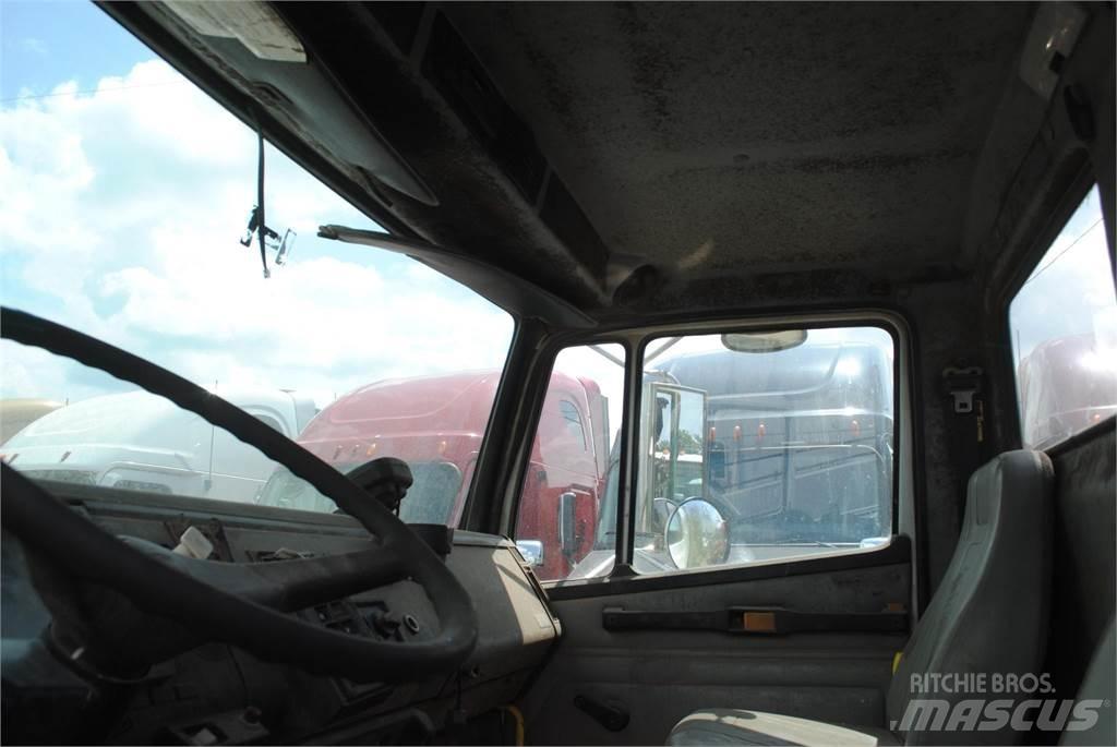 Freightliner FL70 Truck mounted cranes