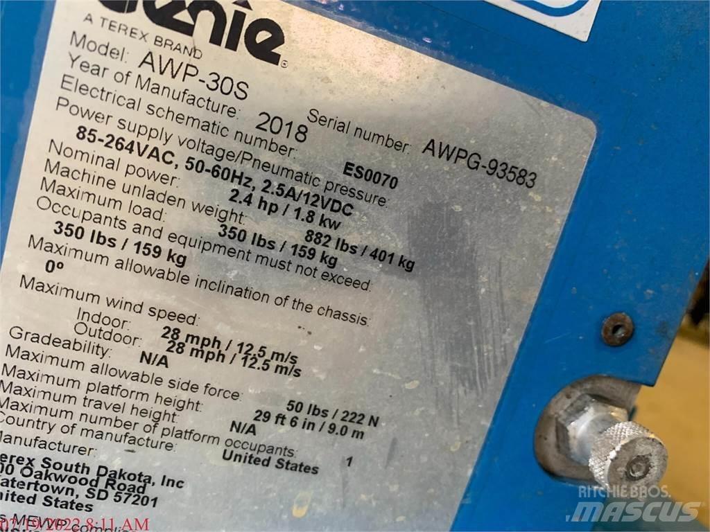 Genie AWP30S Used Personnel lifts and access elevators