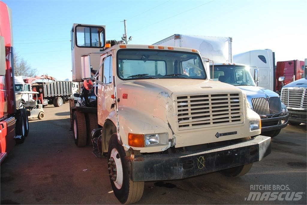 International 4700 Truck mounted cranes
