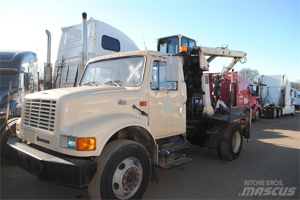 International 4700 Truck mounted cranes