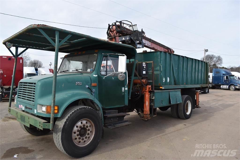 International 4700 Truck mounted cranes