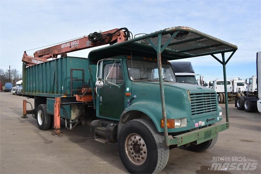 International 4700 Truck mounted cranes