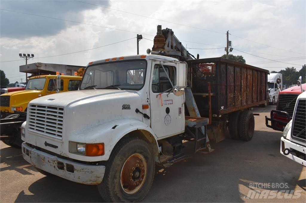 International 4900 Truck mounted cranes