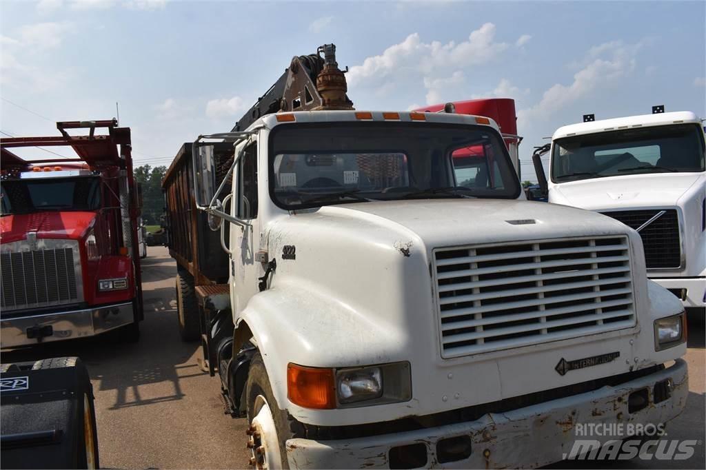International 4900 Truck mounted cranes