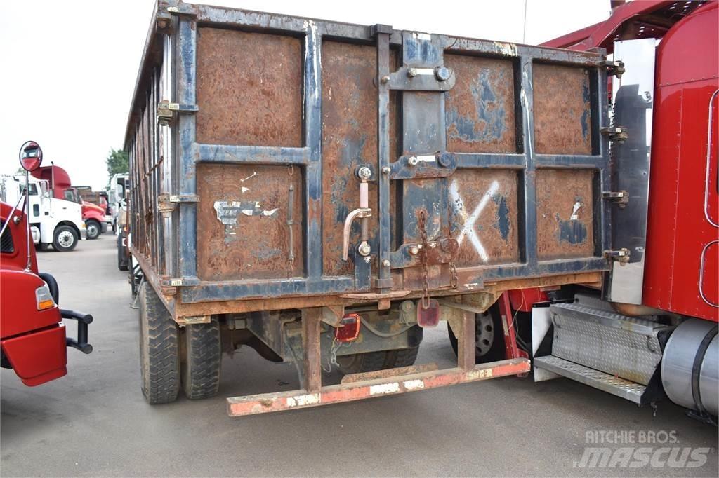 International 4900 Truck mounted cranes