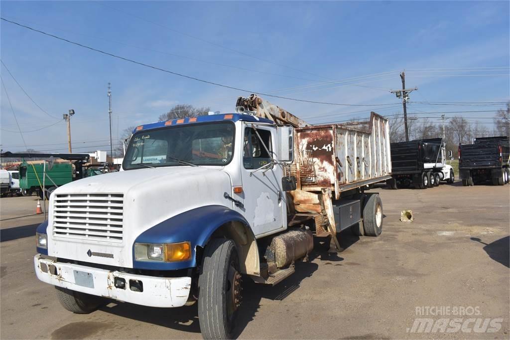 International 4900 Truck mounted cranes