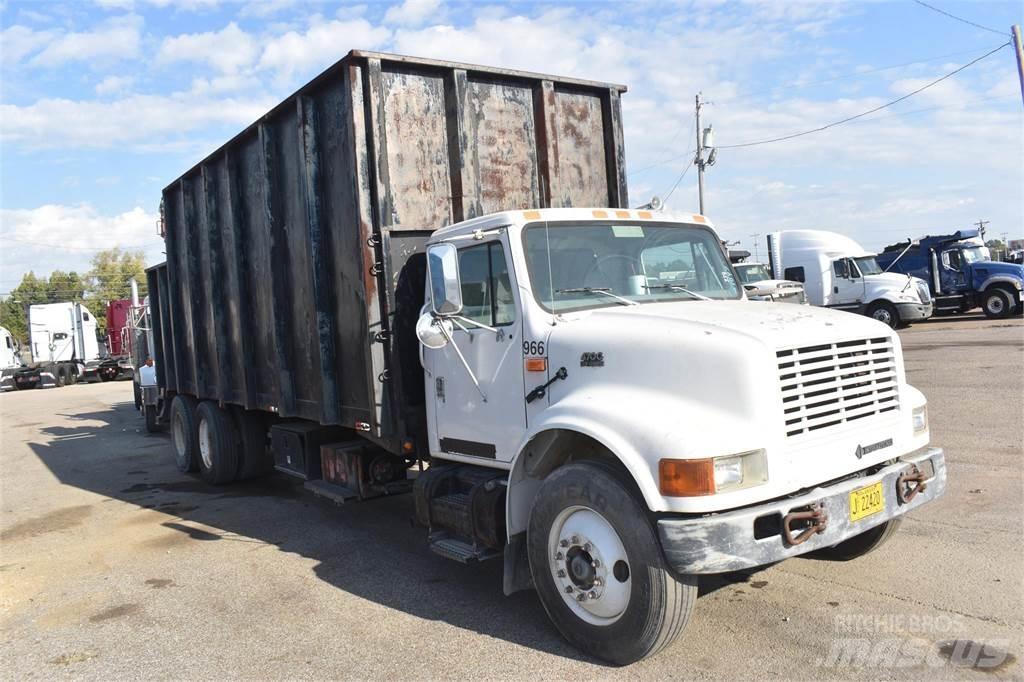International 4900 Truck mounted cranes