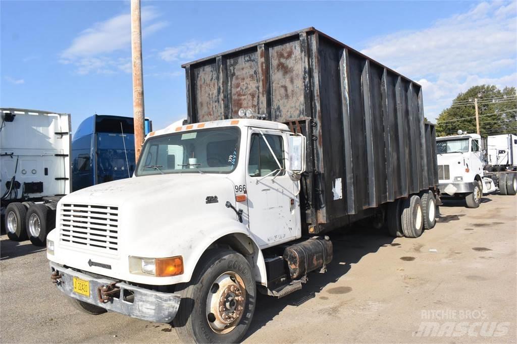 International 4900 Truck mounted cranes