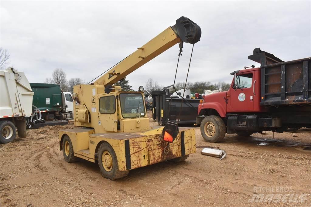 JLG 886 Rough terrain cranes