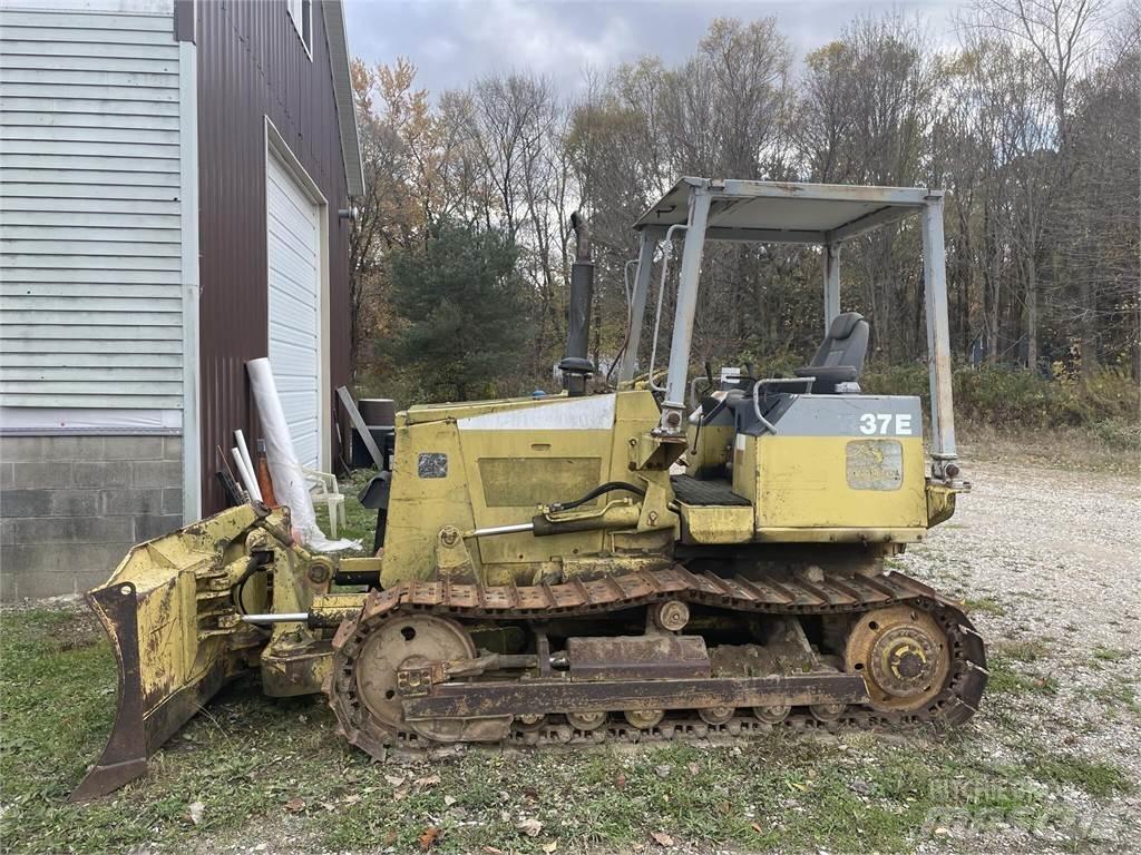 Komatsu D37E-5 Crawler dozers