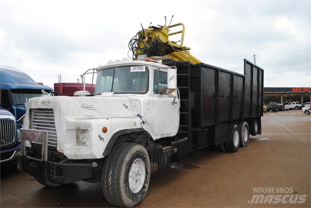 Mack DM690S Truck mounted cranes