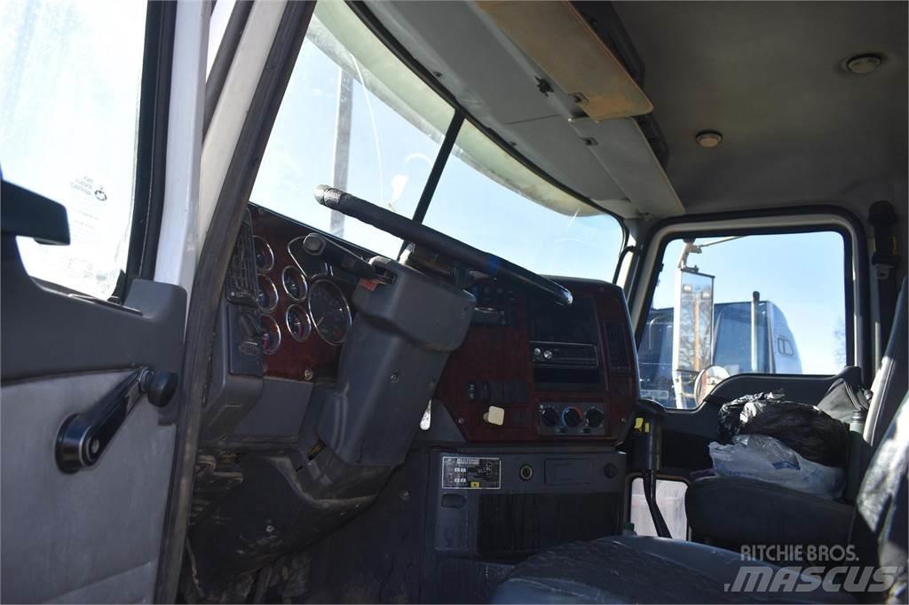 Mack GRANITE GU713 Tipper trucks