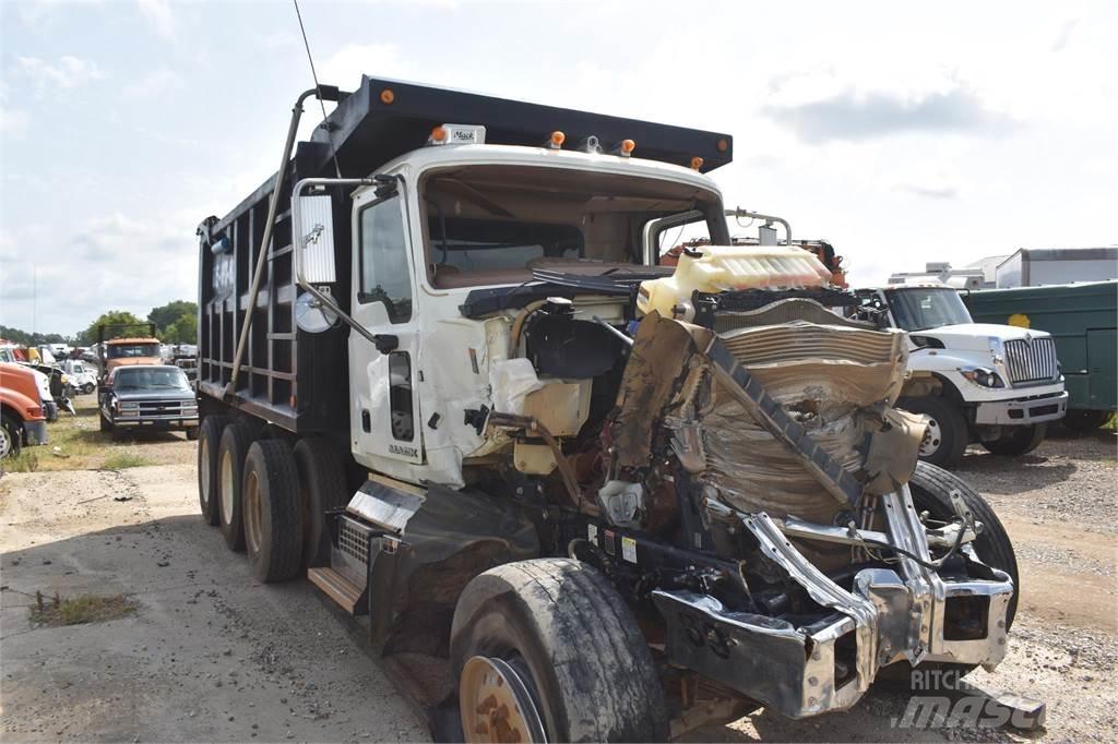 Mack GRANITE GU713 Tipper trucks