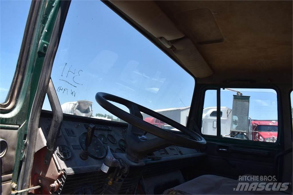 Mack MIDLINER CS200 Tipper trucks