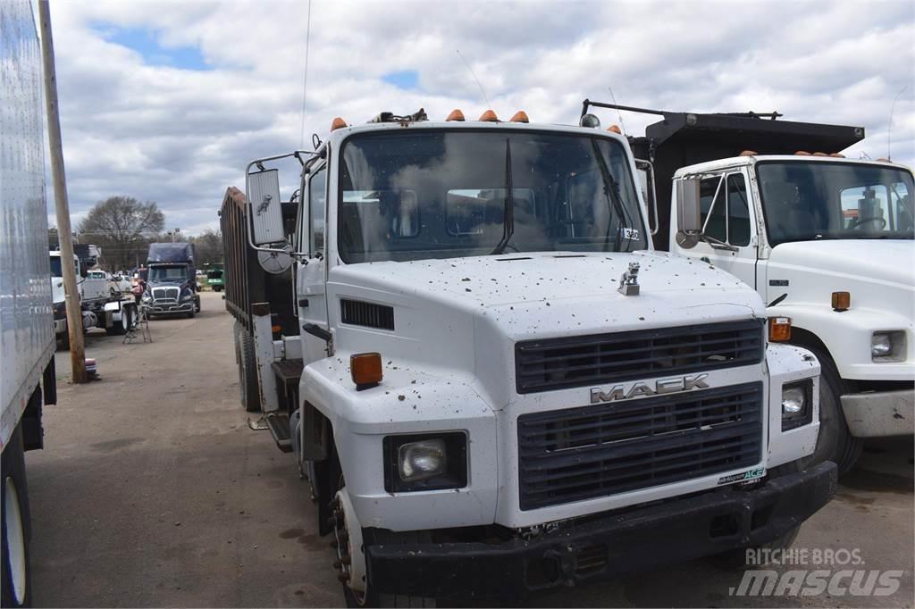 Mack MIDLINER CS300 Truck mounted cranes