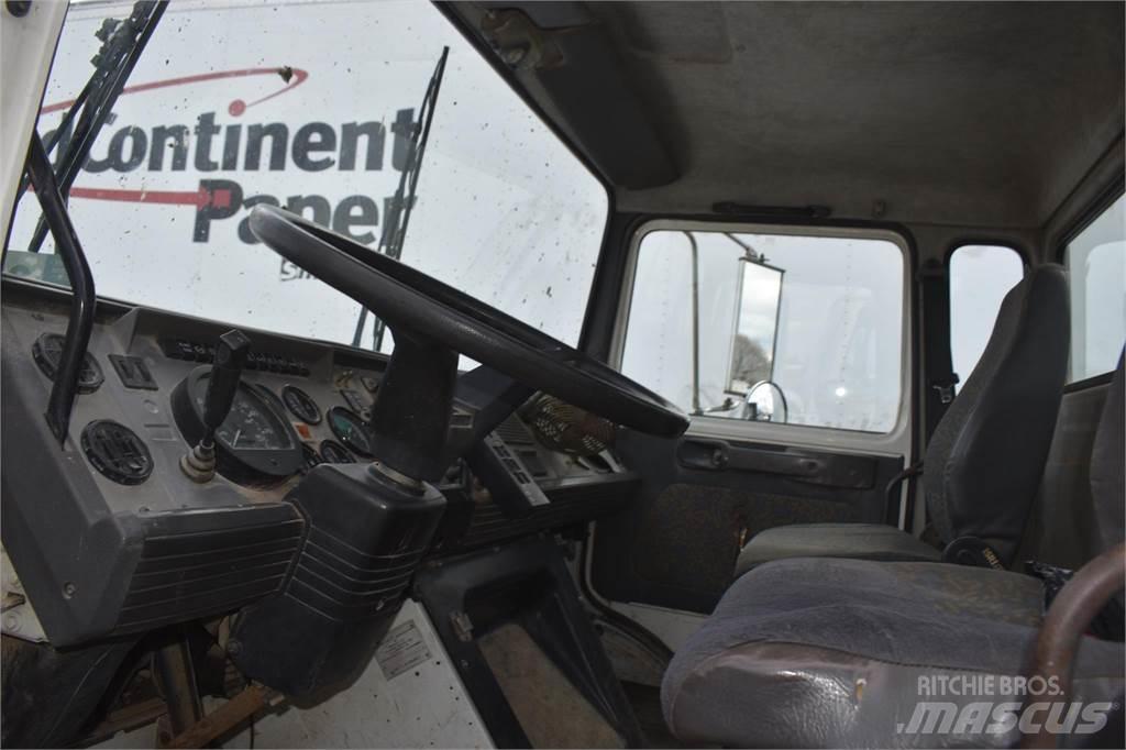 Mack MIDLINER CS300 Truck mounted cranes