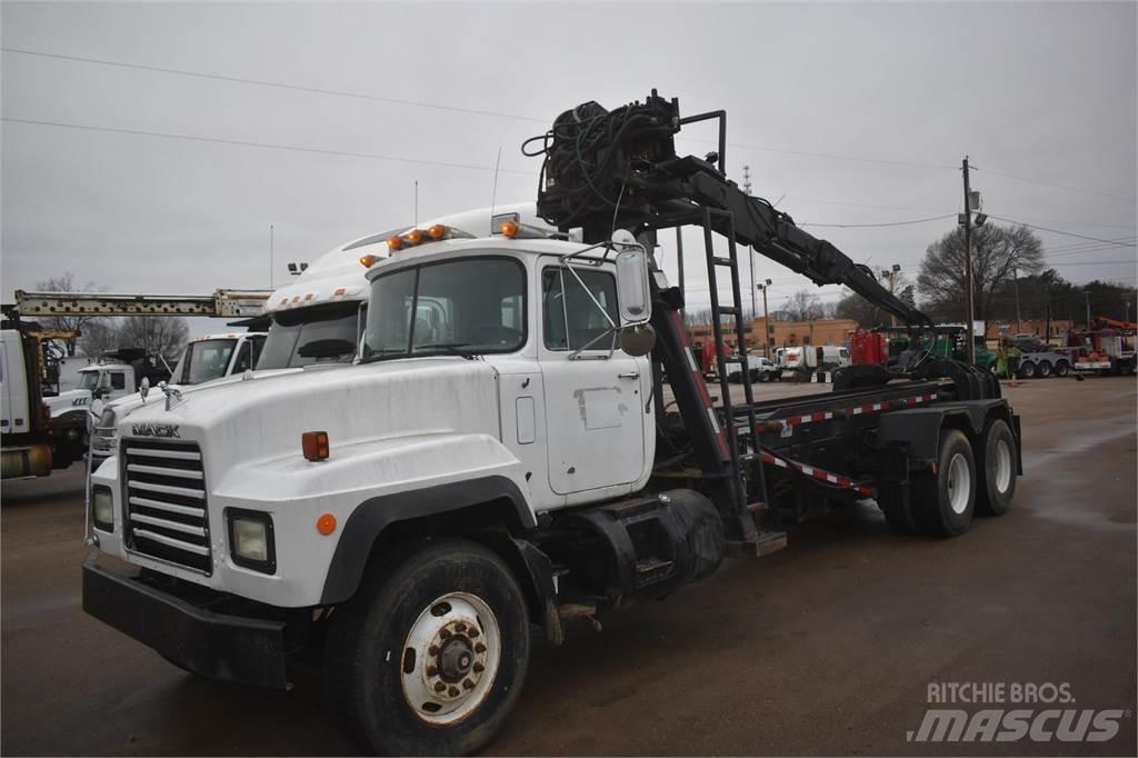 Mack RD688S Truck mounted cranes