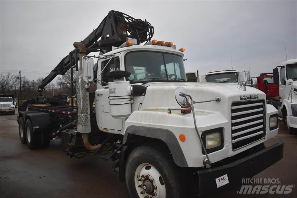 Mack RD688S Truck mounted cranes