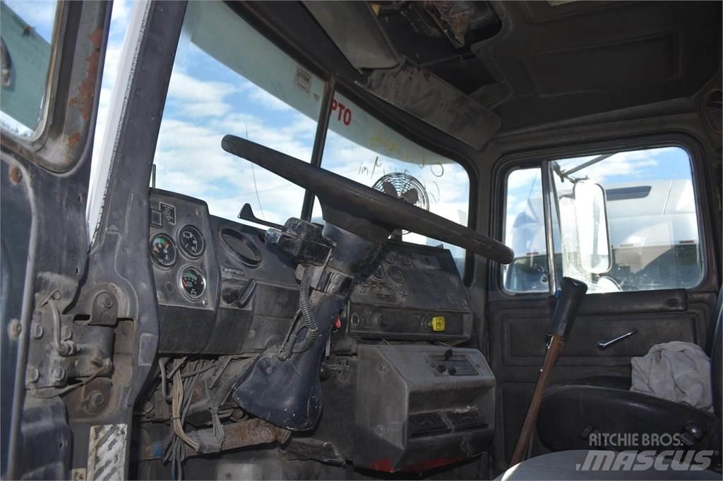 Mack RD688S Tipper trucks