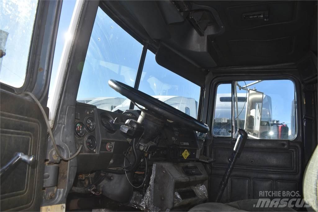 Mack RD688S Tipper trucks