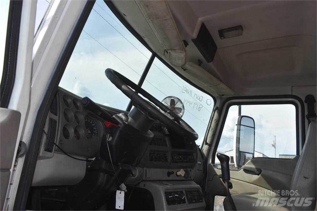 Mack VISION CXN613 Tipper trucks