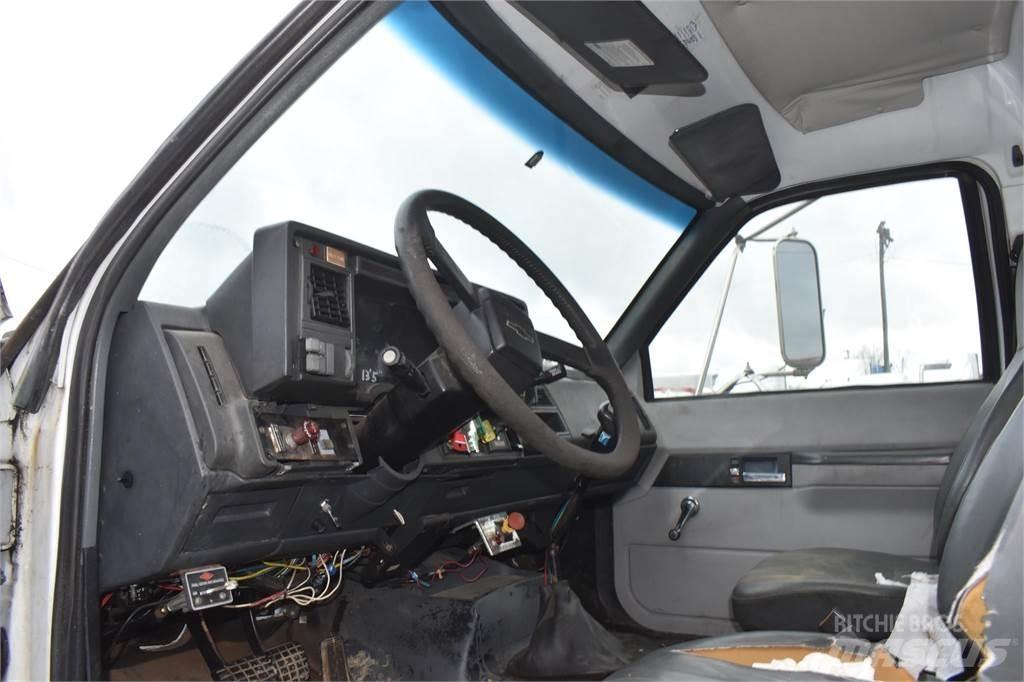 National 446A Truck mounted cranes