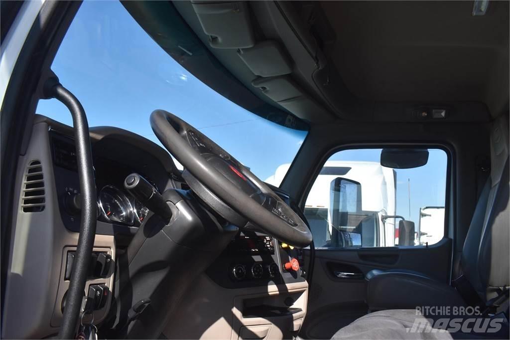 Peterbilt 567 Tipper trucks