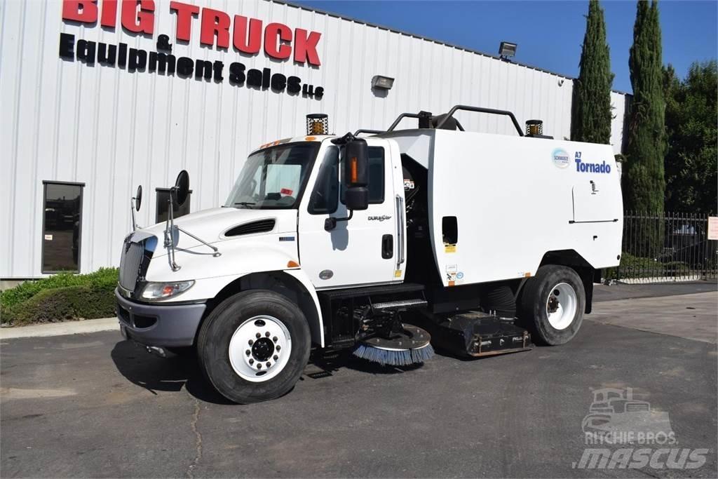 Schwarze A7 TORNADO Sweepers