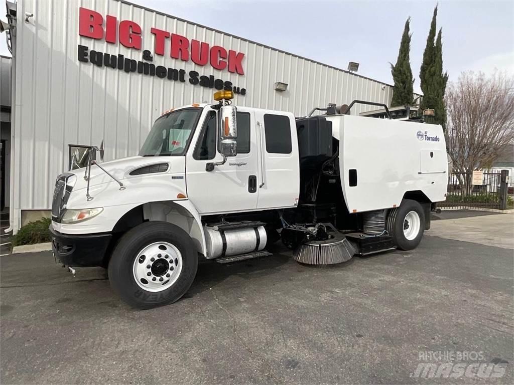 Schwarze A7 TORNADO Sweepers