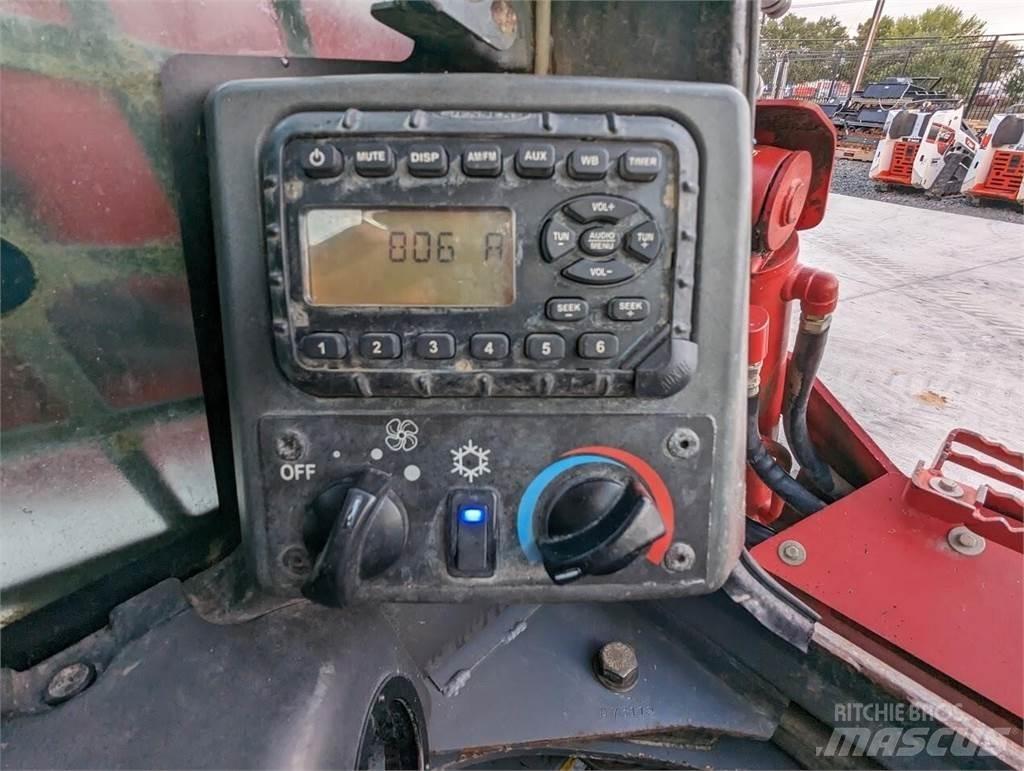 Takeuchi TL12V2 Skid steer loaders