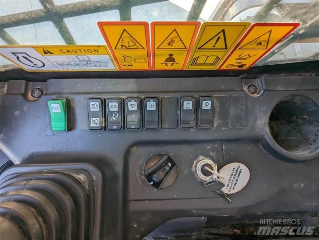 Takeuchi TL12V2 Skid steer loaders
