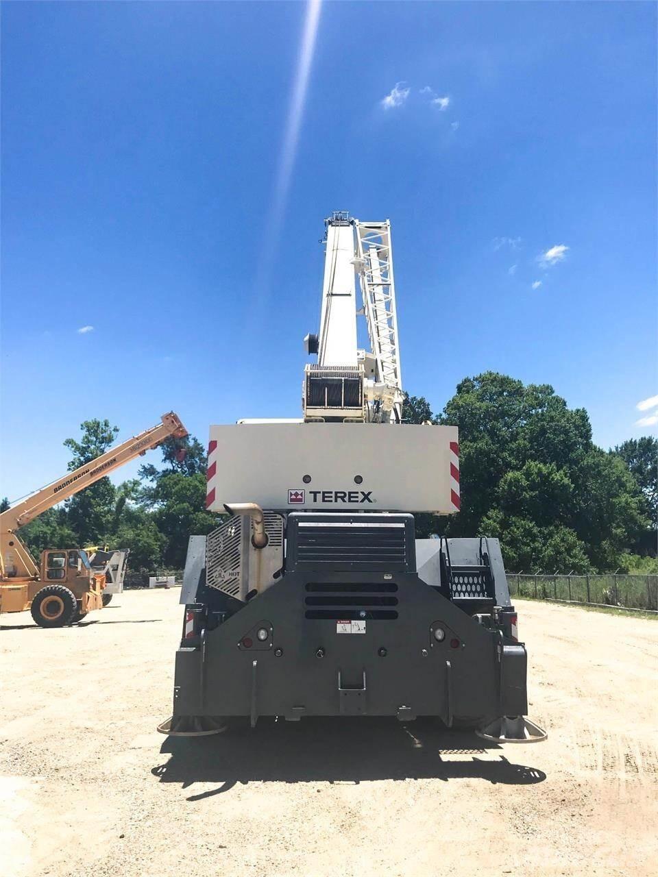 Terex RT670 Rough terrain cranes