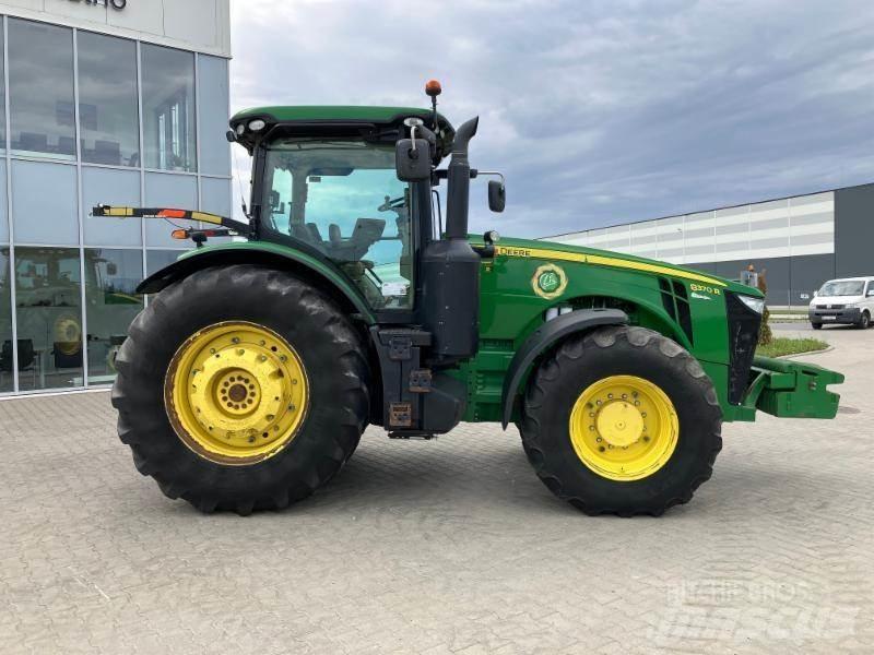 John Deere 8270 R Tractors