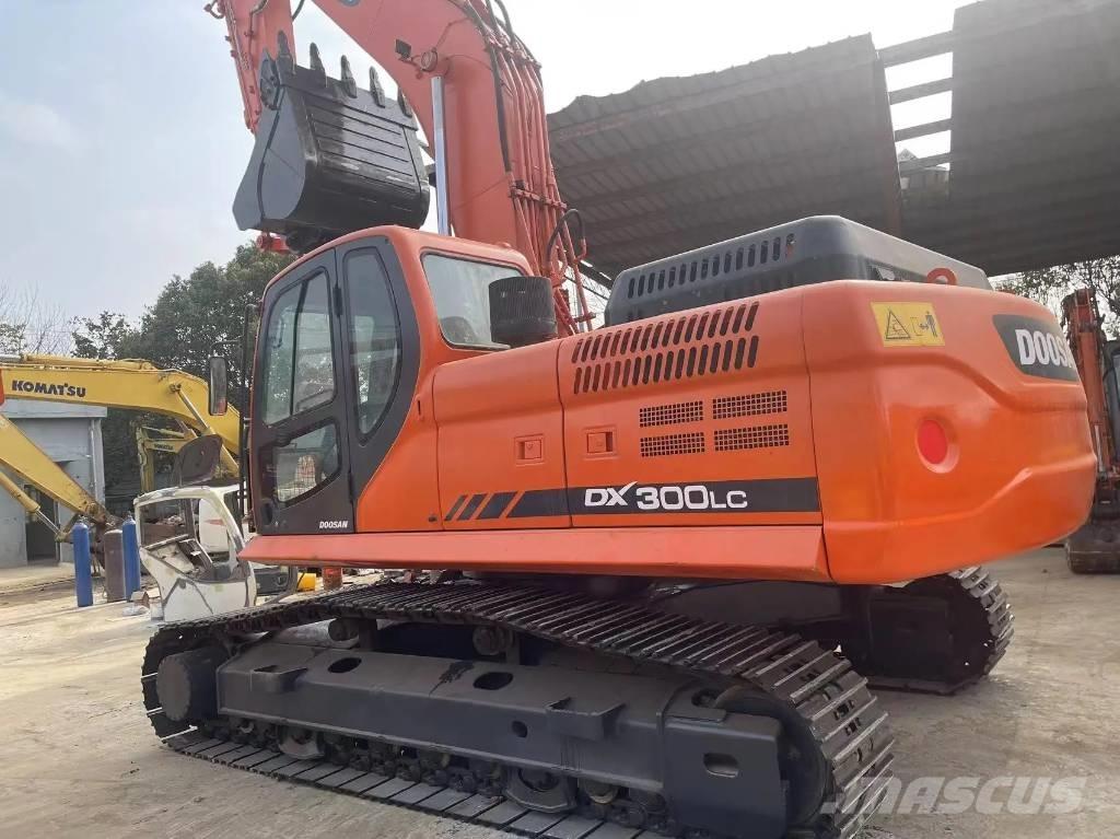 Doosan DX300LC Crawler excavators