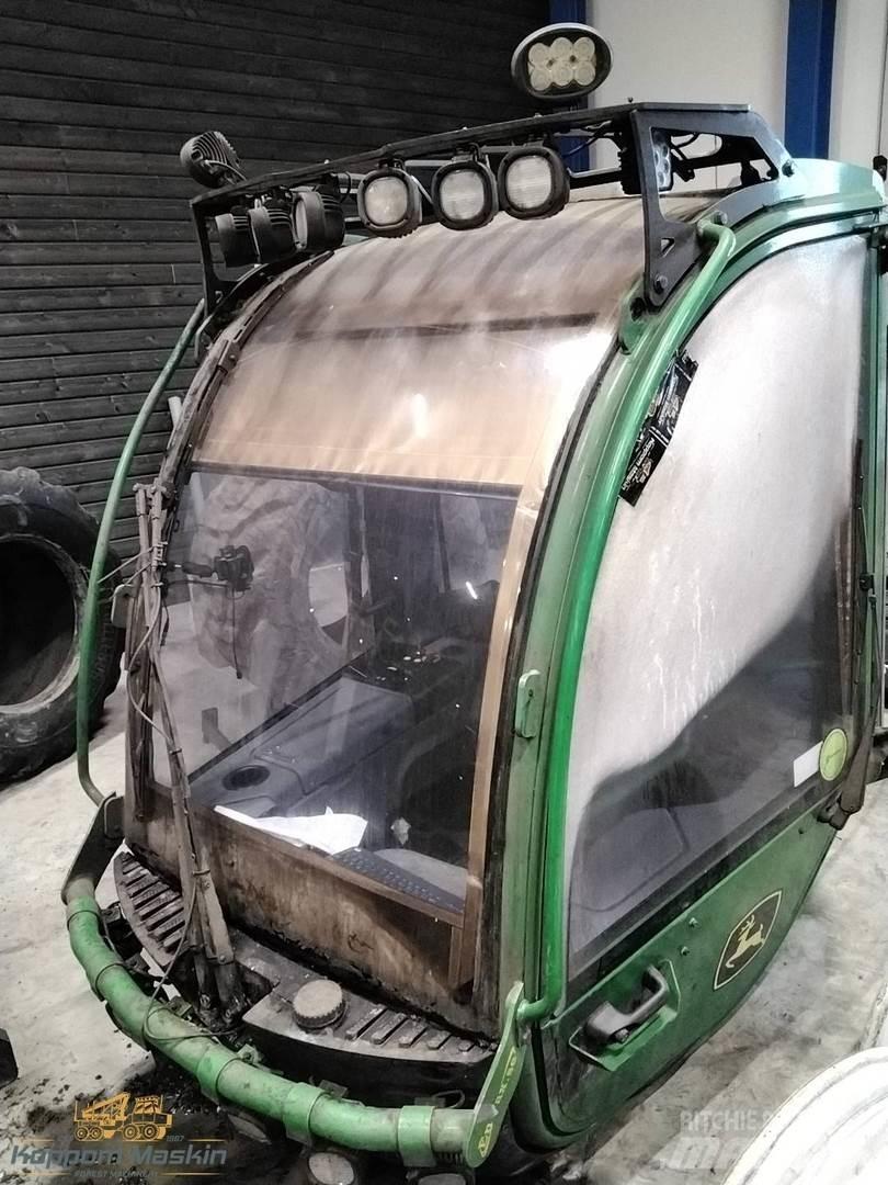 John Deere 1470g Cabins and interior